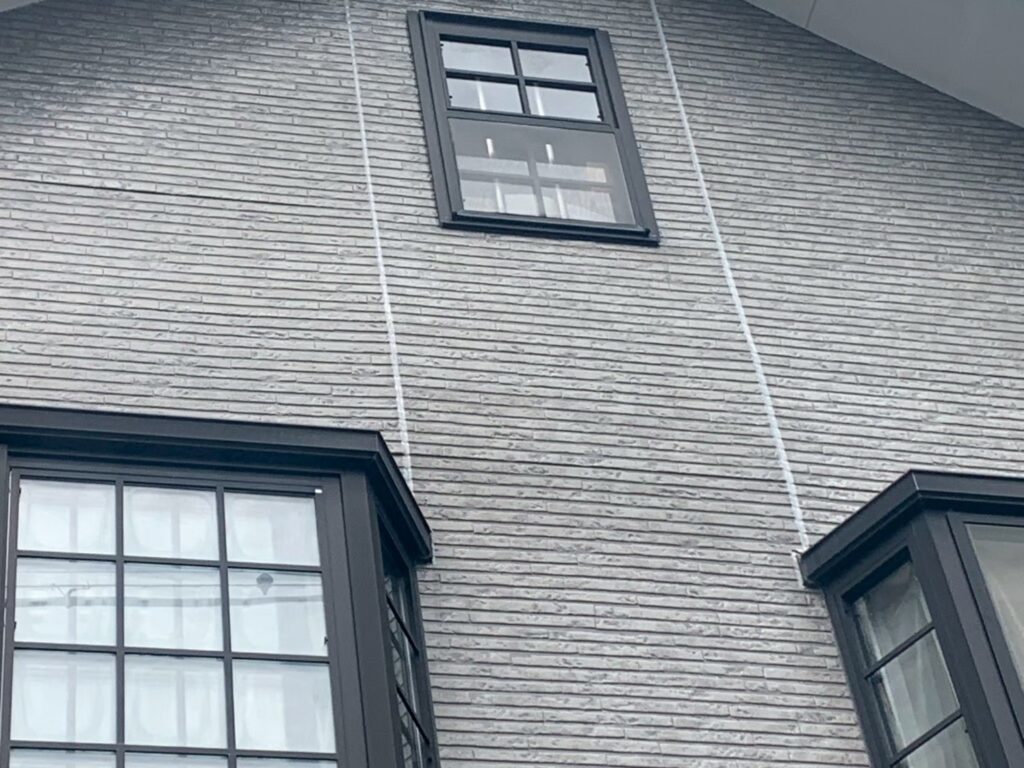 Before外壁_サイディングの波打あり