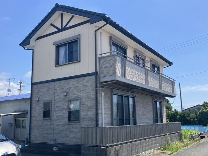 鈴木様邸の外観（施工前の全体像）